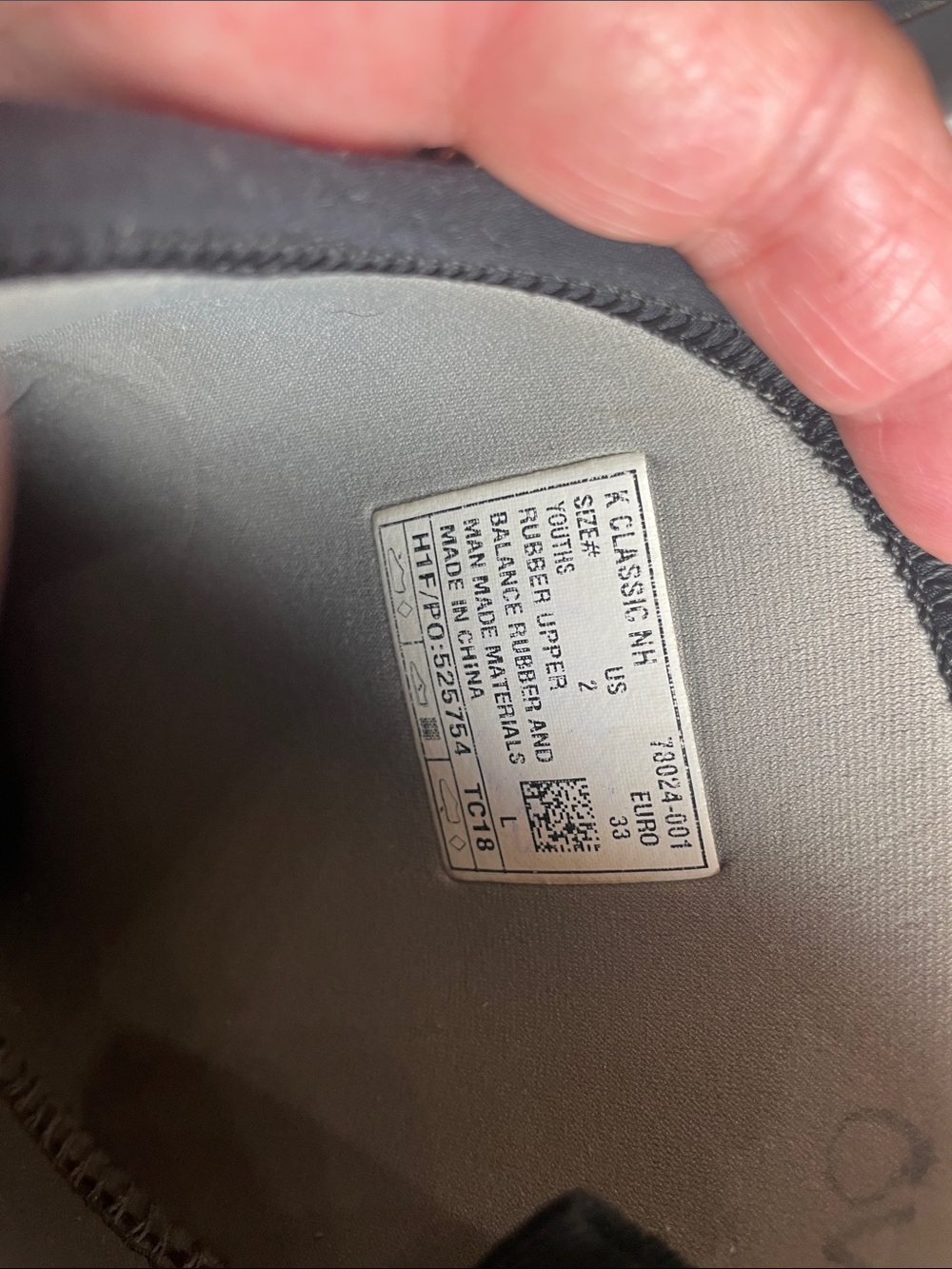 Bogs Youth Black Winter Boots. Good Condition. Size 2. - Picture 9 of 9